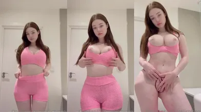 Okichloeo Takes Off Her Clothes