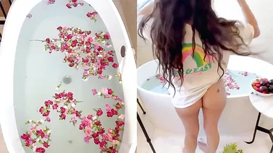 Mati Marroni Seducing Naked In Her Tub