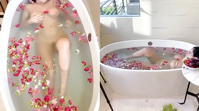 Mati Marroni Seducing Naked In Her Tub