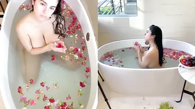 Mati Marroni Seducing Naked In Her Tub