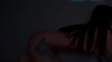 Anna Arilaviee spritzt auf ihren Dildo