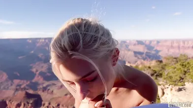 Eva Elfie tourne une sextape dans le Grand Canyon