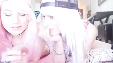 Cherrycrush And Her Friend Suck A Dildo In A Live Show