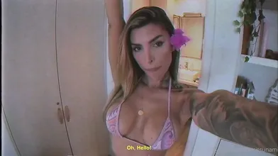 Tami Tsunami suce et baise une grosse bite