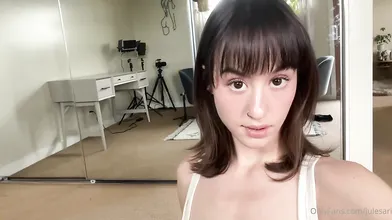 Jules Ari Jerks Off A Cock