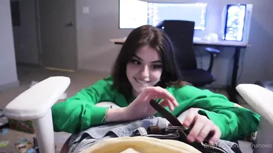 Hannah Owo Gets A Facial On Her Pretty Face