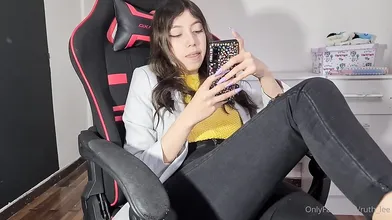 Ruth Lee Gives Head After Work