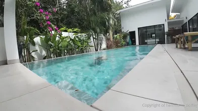 Hermione Potter Spends Crazy Holiday In Thailand