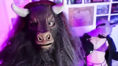 Astérion Minotaure et sa copine au lit VIdeo Leak