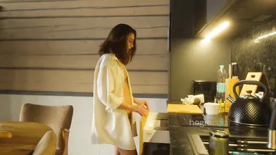 Maria Sudus’ Sexy Daily Routine