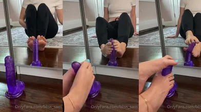 Sams_soles21 Fucks A Dildo With Her Feet