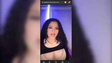 SiarlyXO Plays With Her Dildo In Her Live