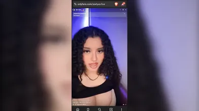 SiarlyXO Plays With Her Dildo In Her Live