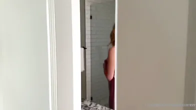 Autumn Ren Gets Boned In The Shower
