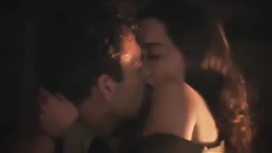 Emilia Clarke Sleeps With Her Painter