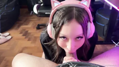 MewSlut Gives BJ After Losing A Bet In Valorant