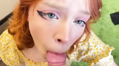 Olash Peachy saugt und schluckt Sperma