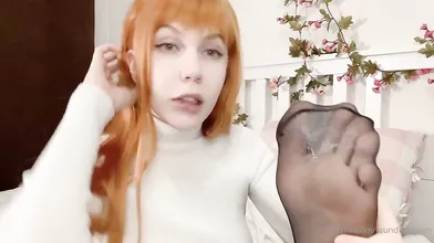 Tsunderebean Displays Her Ass On Cam