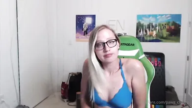 Pawg Champ Shows Her Fat Ass On Stream