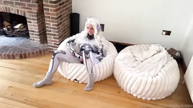 Gamer Zoe Grey Swallows Cum After BJ