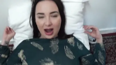 Une belle mère turque à gros cul se fait baiser par son beau fil