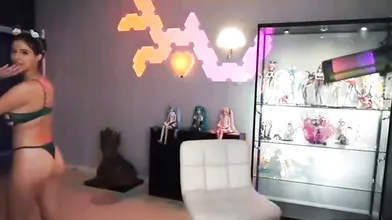 Strawberrytabby Gets Naked On Camera