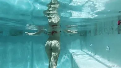 Kateelife Swims With Bare Ass In The Pool
