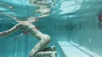 Kateelife Swims With Bare Ass In The Pool
