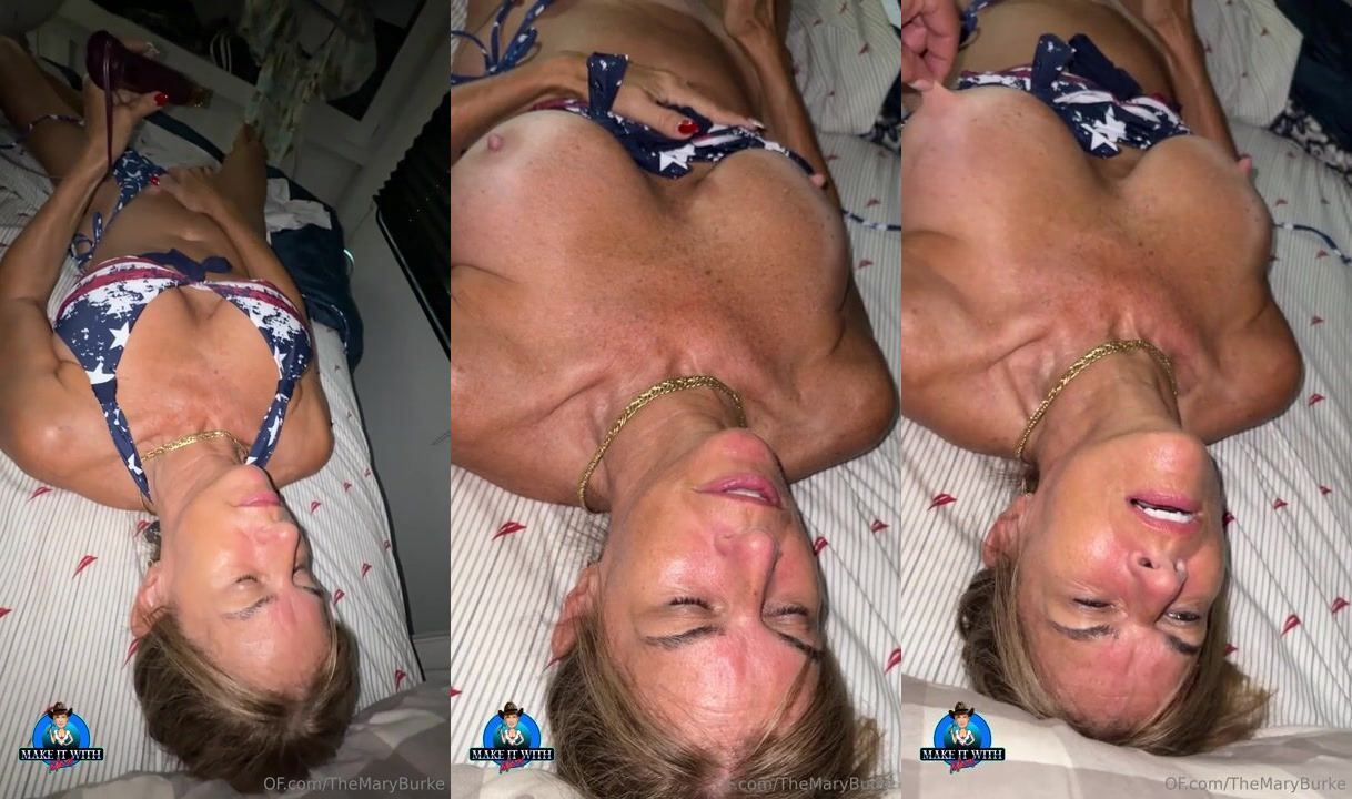 Themaryburke viene in un gioco solista con il vibratore