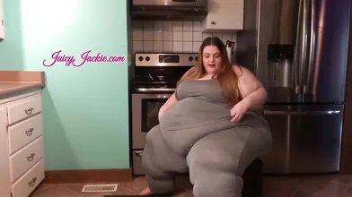 Ssbbwjuicyjackie Shows Her Massive Ass