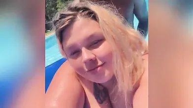 Tabbyvonxxx Gets Banged On The Pool