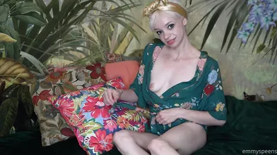 Emmyspeens Toying With Her Cunt