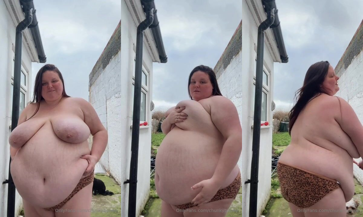 Chunkybabee zeigt ihren Bauch und ihre Titten