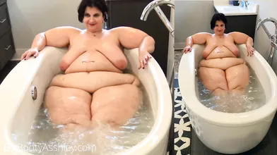 Bathtub Adventures Of Bigbootyasshley