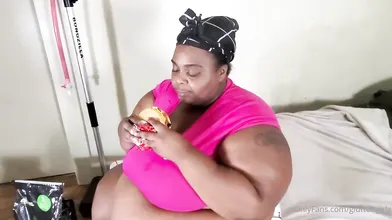 Gluttongirlz Devours Wendy’s Again