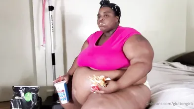 Gluttongirlz Devours Wendy’s Again