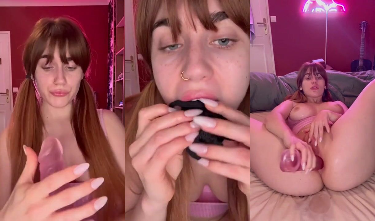 Carla Vyx - Me estoy follando el ano con mi maxi consolador