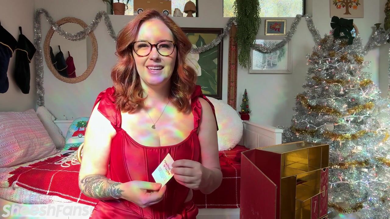 Meg Turney falando sobre sexo e brincando com pinças de mamilo vaza vídeo
