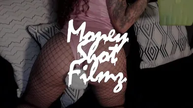 Bunny Hannah Marie laisse sa chatte être utilisée