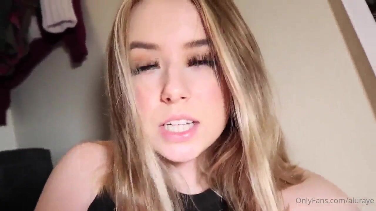 Aluraye Drills A Dildo In Her Pussy
