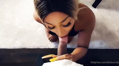 Pinkydollnpc Gives A Blowjob On Her Knees