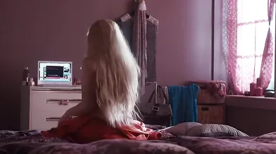 Florence Pugh Plays With A Knife