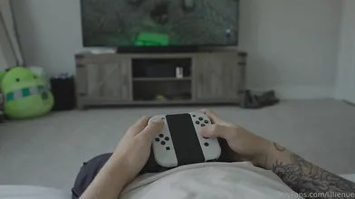Lillie Nue Interrupts Gamer BF To Suck Cock