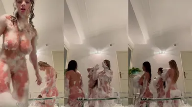 Mati Marroni And Friends Enjoy A Bubble Bath
