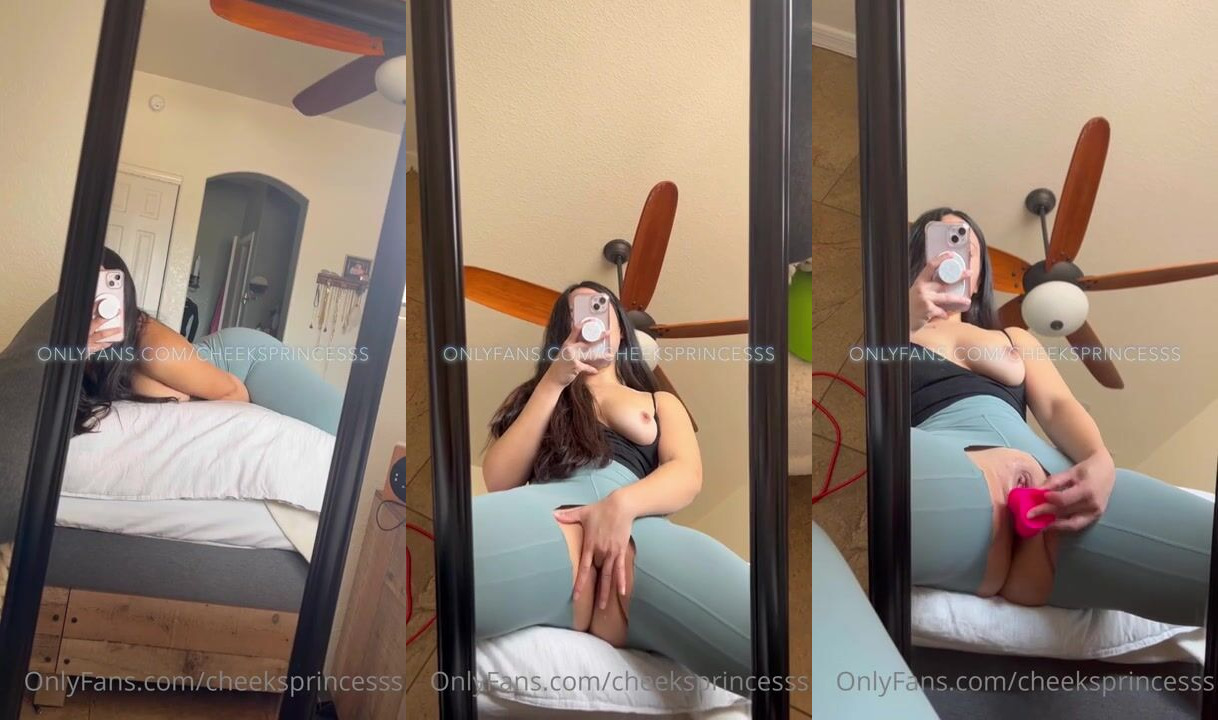 Officialcheekykim esguicha com um vibrador