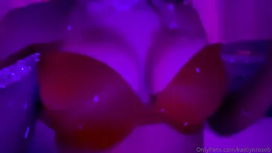 KaitlynRoseB Seduces With Her Boobs