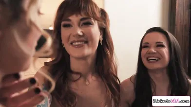 Lesbians River Lynn, Alison Rey & Siridahl On A Threesome
