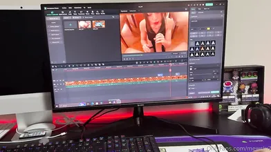 Mewslut's Blowjob Under The Editor's Table