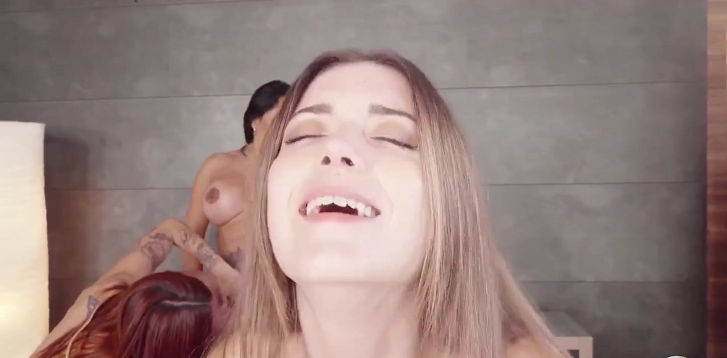 Clea Gaultier - Sextape Reverse Gangbang pour Freaky