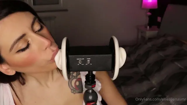 Vídeo de Ellie Alien ASMR comendo orelha vazado
